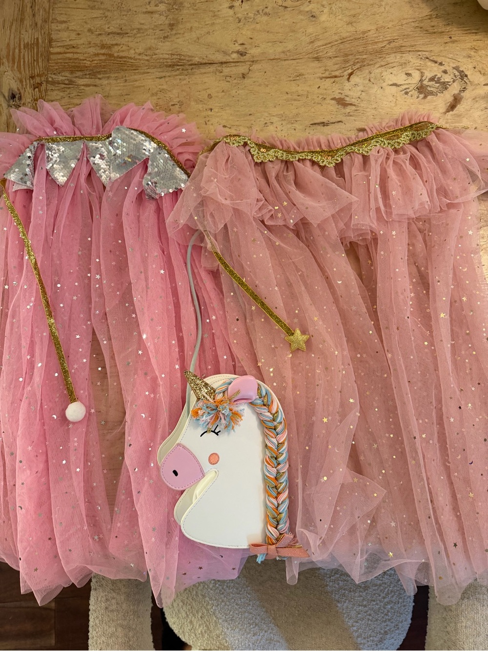 Barely worn!! Dress up capes with Matching Unicorn 🦄 Purse Kids Costumes